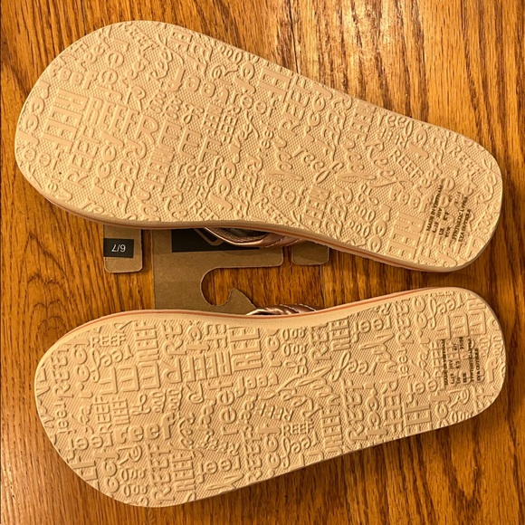 NWT Reef Cheetah Flips - Picture 2 of 2